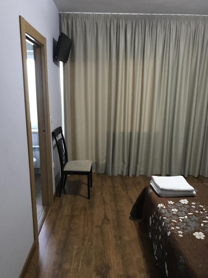 Hostal Juli San Justo de la Vega Exterior photo